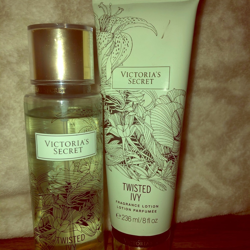 2 Pc Set - Victoria’s Secret Twisted Ivy